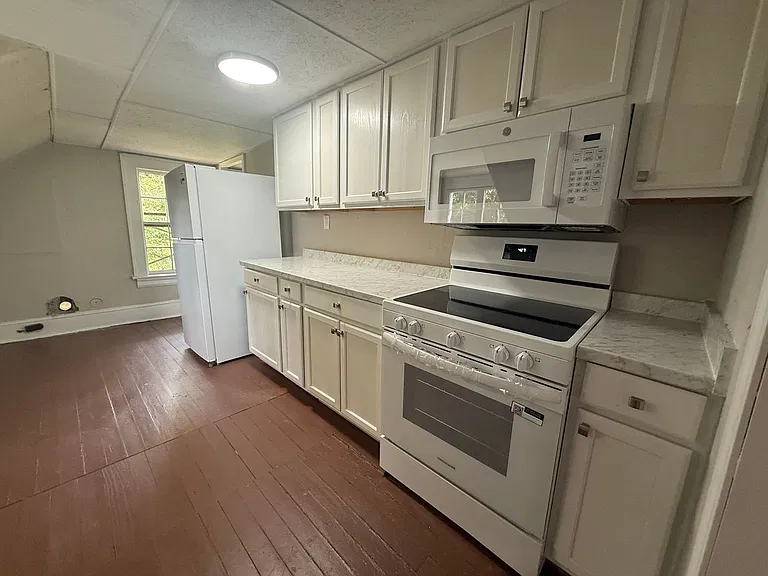 104 Parkview St W — Photo 12