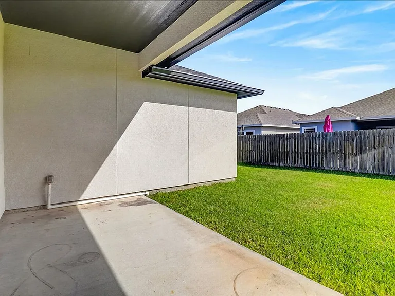 6718 Stuyvesant Ct — Photo 18