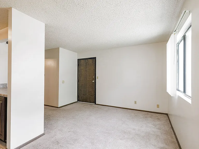 1327 D St #6 — Photo 7