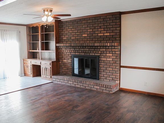 3rd image of 606 Evergreen Dr