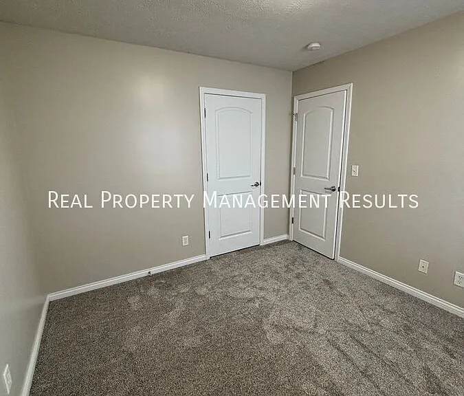 4890 Imperial Dr — Photo 10