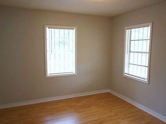 3rd image of 2333 Vandale Ave