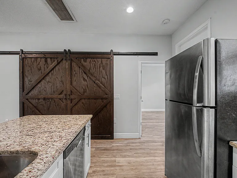 1614 E Mulberry Dr — Photo 11