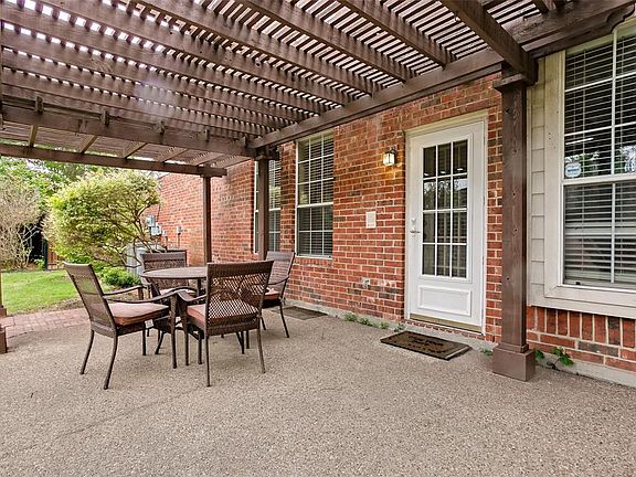 5th image of 122 Carolyn Ln