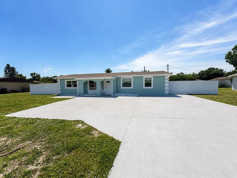 813 Joel Blvd — Photo 1