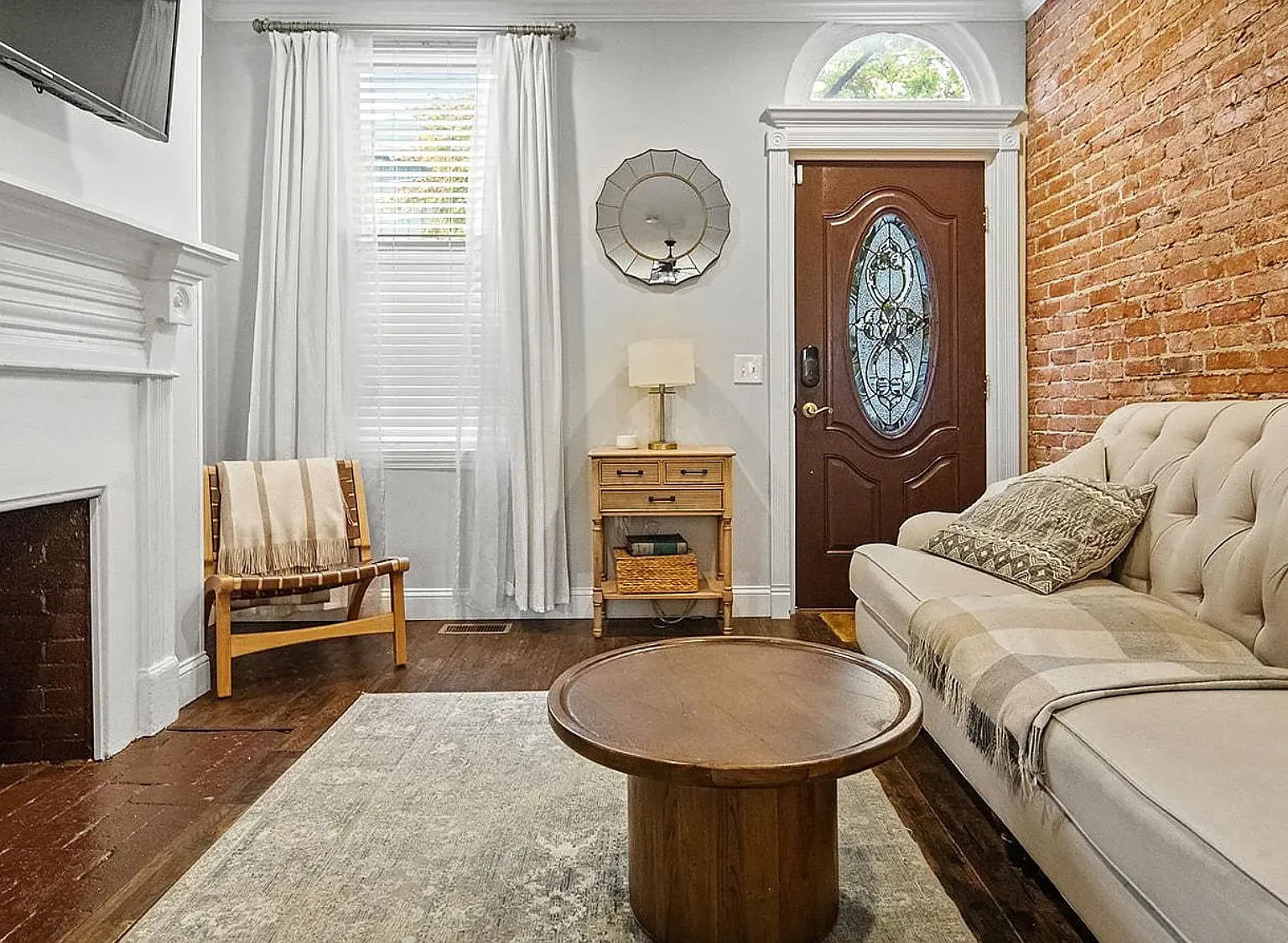 3 bed, 1.5 bath, 1000 sqft, $3,500 — Photo 2