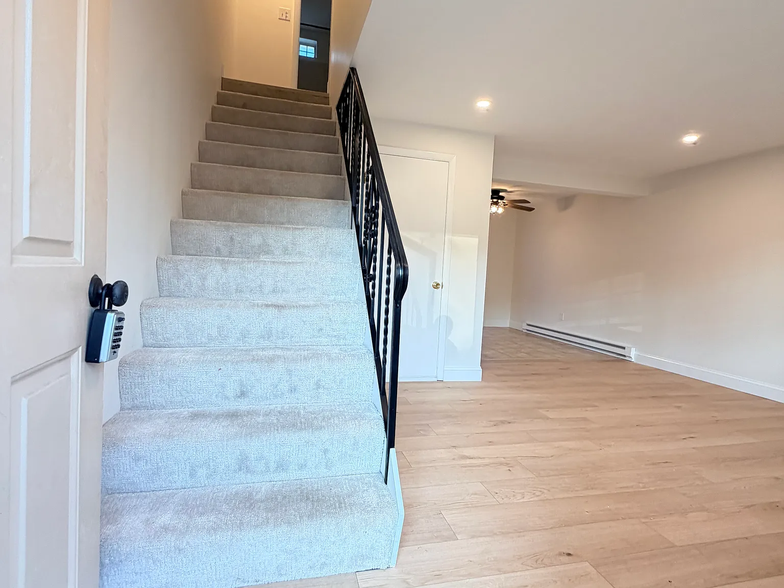 2 bed, 1.5 bath, 927 sqft, $2,200 — Photo 2