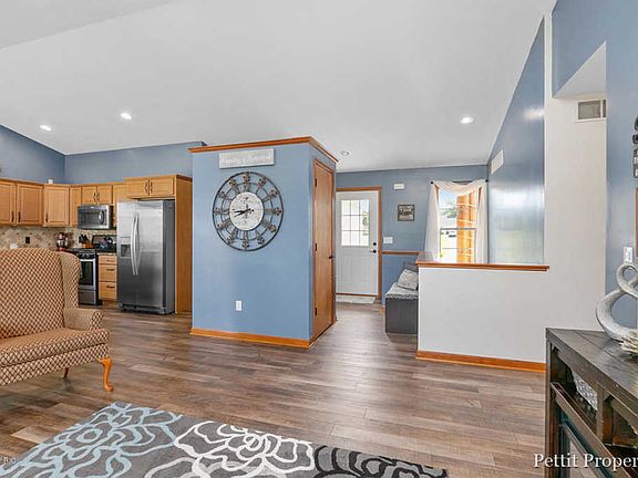 5th image of 9091 Wabasis Shore Dr NE