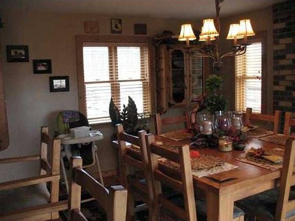 Dining room w/hardwoods
