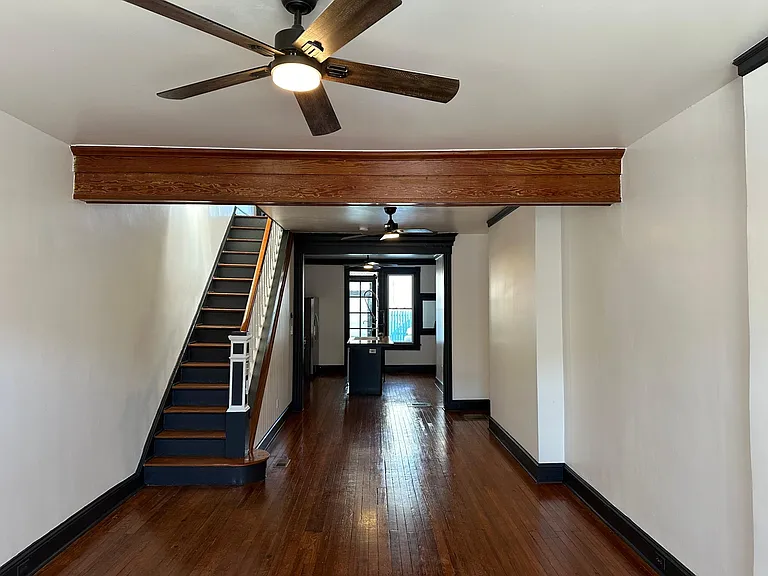 139 N Linwood Ave — Photo 4