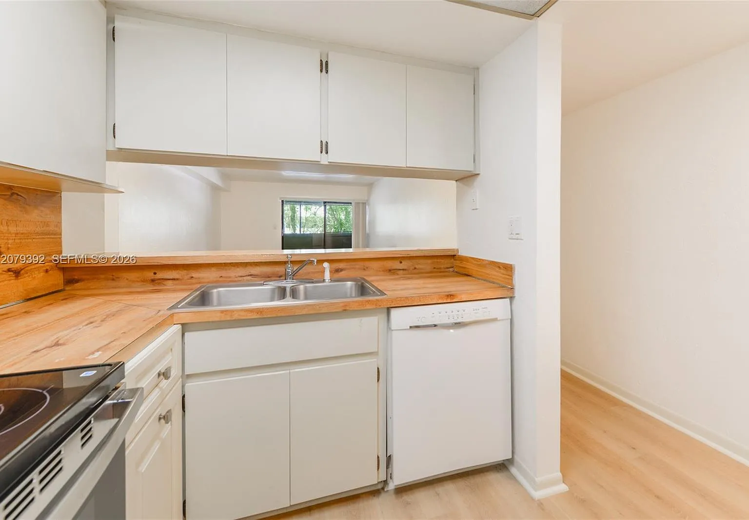 7420 SW 59th Ave — Photo 4