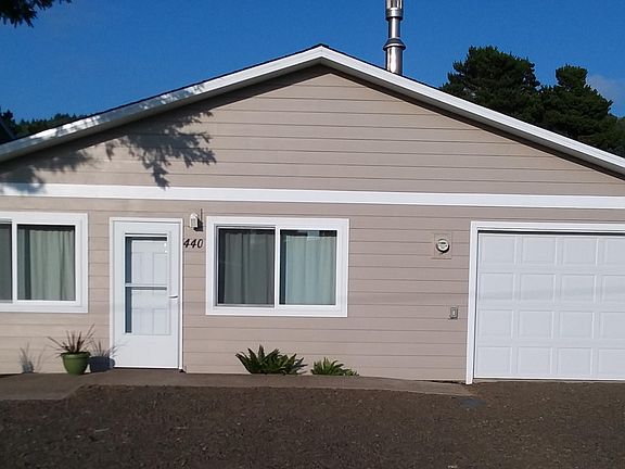 2nd image of 440 NW Siletz Ave
