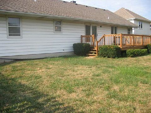 2nd image of 910 SE 7th St