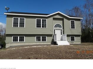 530 Woods Edge Rd, Hermon, ME 04401