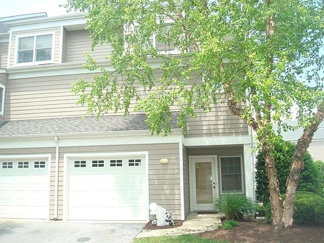 3 bed, 3.5 bath, 2650 sqft, $2,795 — Photo 1