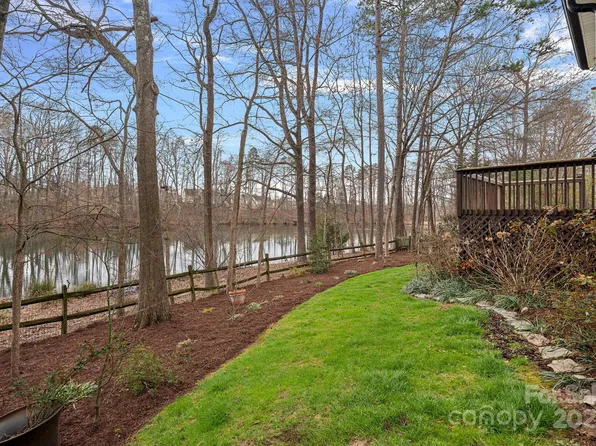 706 Jordans Pond Ln, Charlotte, NC 28214