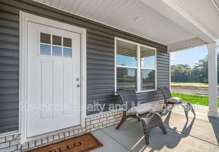 302 Wisteria Ln — Photo 2