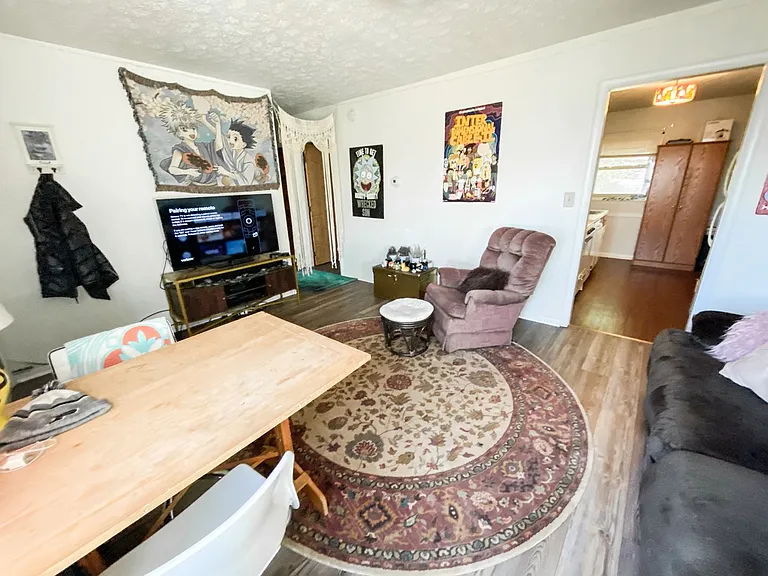 930 Rose St — Photo 6