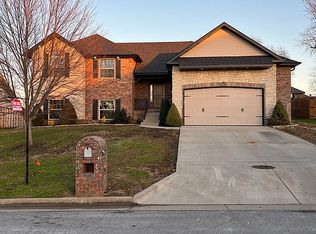 3672 N Bridgewood Ave, Springfield, MO 65803