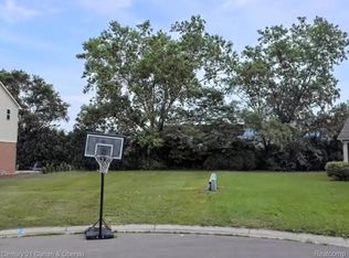 11 Morross Cir, Dearborn, MI