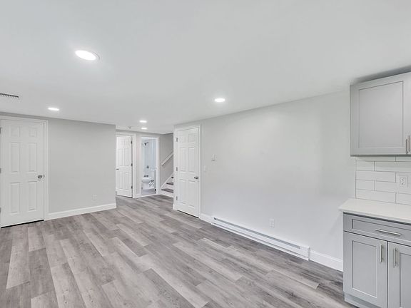 4th image of 615 Macdonald Ave #B