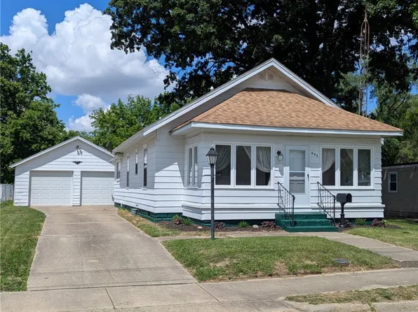 932 1st St, Charleston, IL 61920