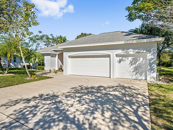 3rd image of 305 Sandhurst Dr