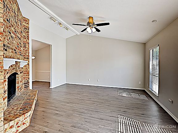 2nd image of 925 Granite Ln