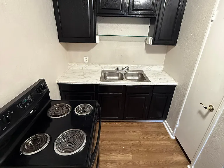 1052 Milnor St — Photo 7