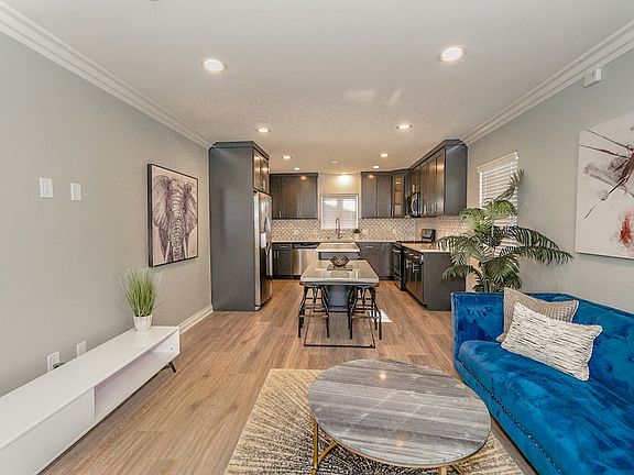 4th image of 4508 Esmeralda St #4508