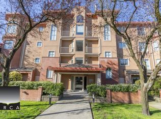 111 W 5th St #201, North Vancouver, BC