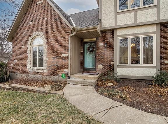 3rd image of 8308 Hawthorne Pl