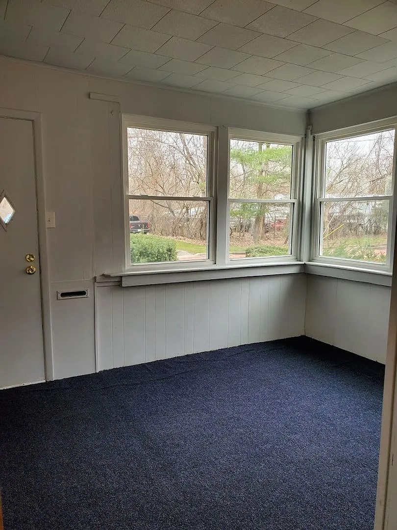 Large, 4-Bedroom Home for Rent — Photo 3