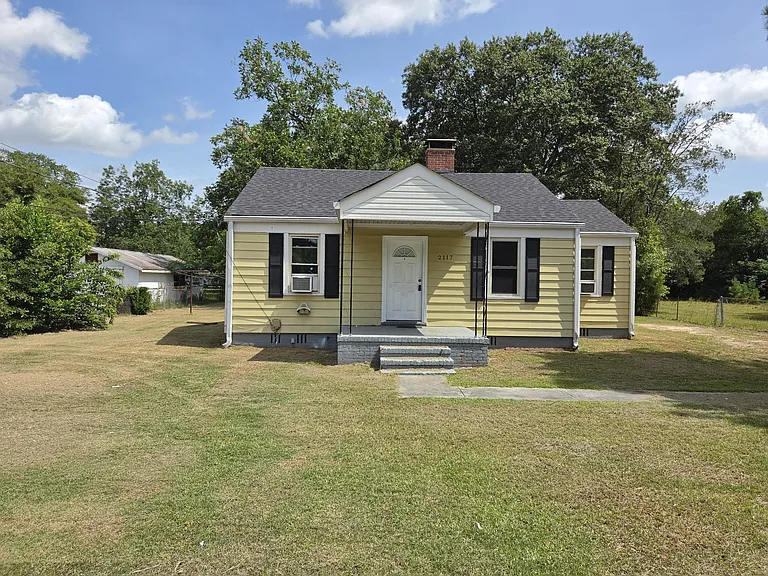 2117 Kennedy Dr — Photo 1