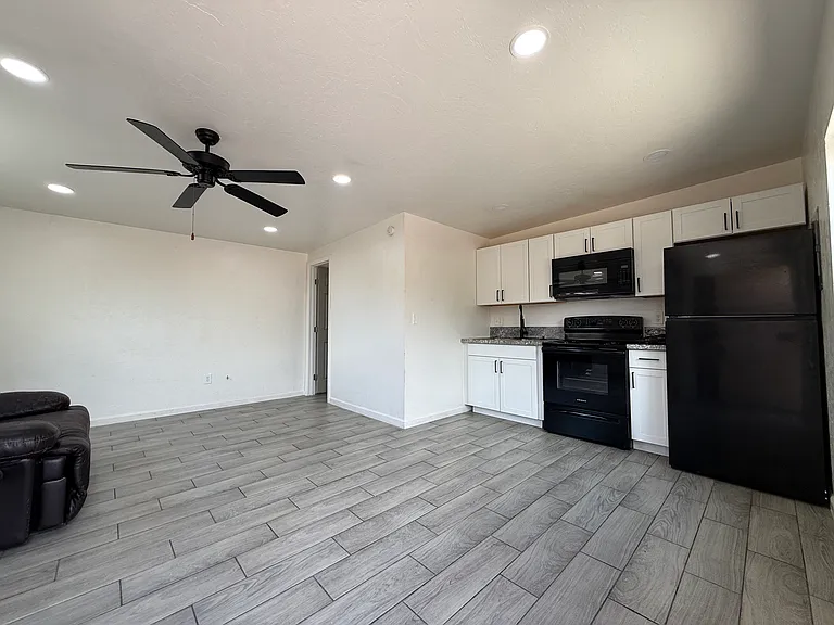 2614 N Balboa Ave #6 — Photo 7