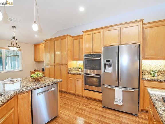 4th image of 54 Janin Pl