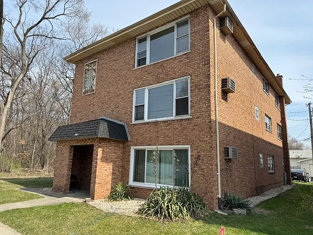 7027 Parrish Avenue — Photo 2