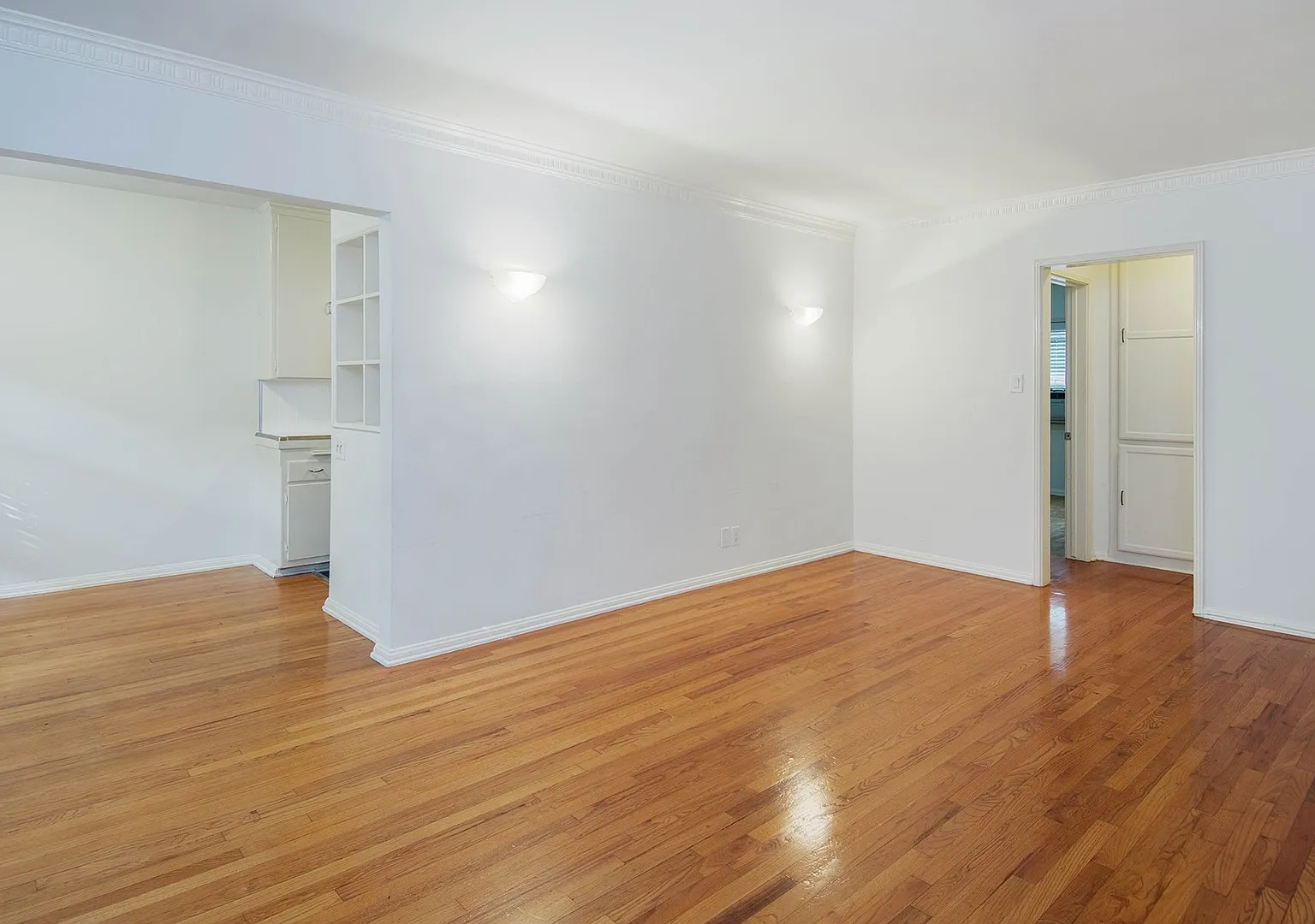 8563-8569 Holloway Dr. — Photo 4