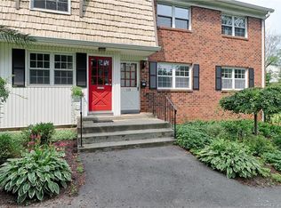 245 Unquowa Rd APT 119, Fairfield, CT 06824