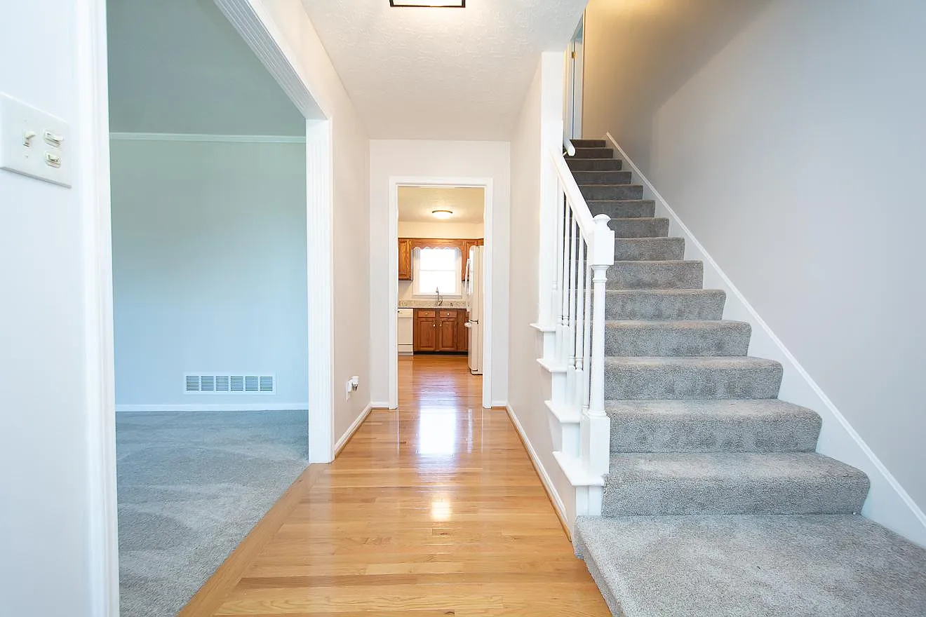 4 bed, 2.5 bath, 2225 sqft, $2,700 — Photo 4