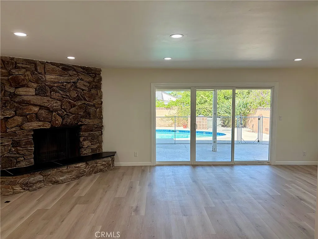 3 bed, 1858 sqft, $4,500 — Photo 4