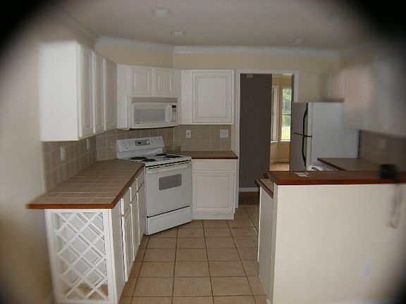 3rd image of 217 N Rock Island Dr