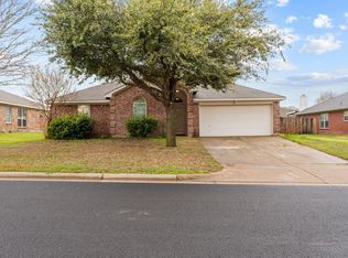 209 Whispering Dell Ln, Weatherford, TX 76085