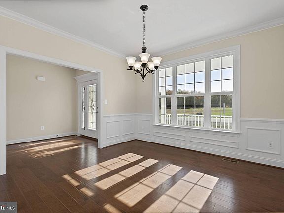 4th image of 10468 Eisenhower Dr
