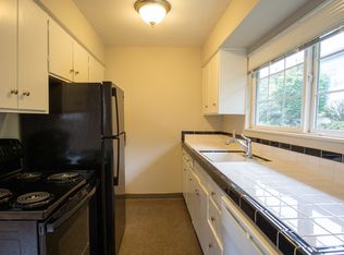 John's Landing Corner 2-Bedroom w/ Hardwood Floors & Detached Garage!, Portland, OR 97239