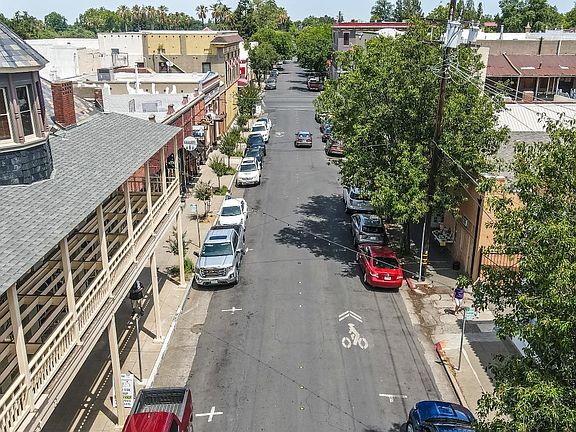 4th image of 423 1st St