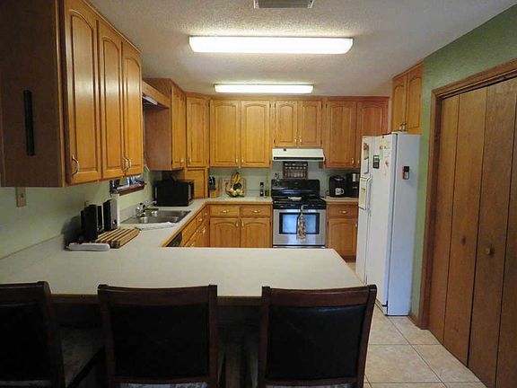 5th image of 10 Laird Ln