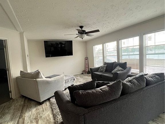 4th image of 26 Oakhurst Dr