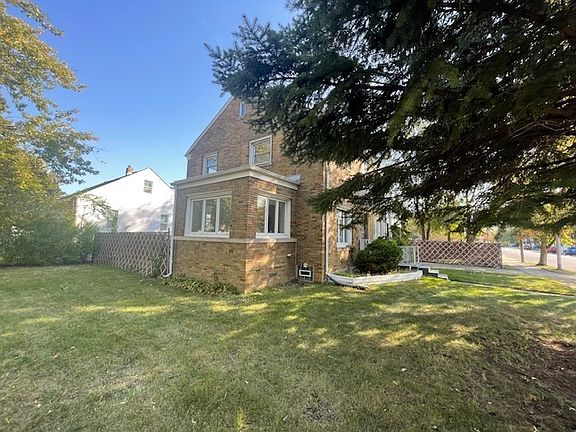 3rd image of 346 Memorial Dr