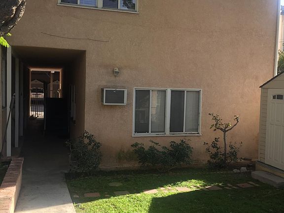 2nd image of 632 E Magnolia Blvd APT B